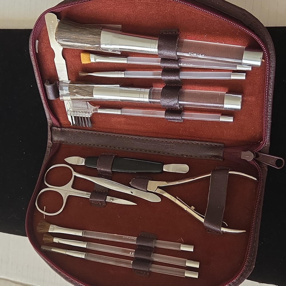 Burgandy Manicure Implements Case With Brush Set